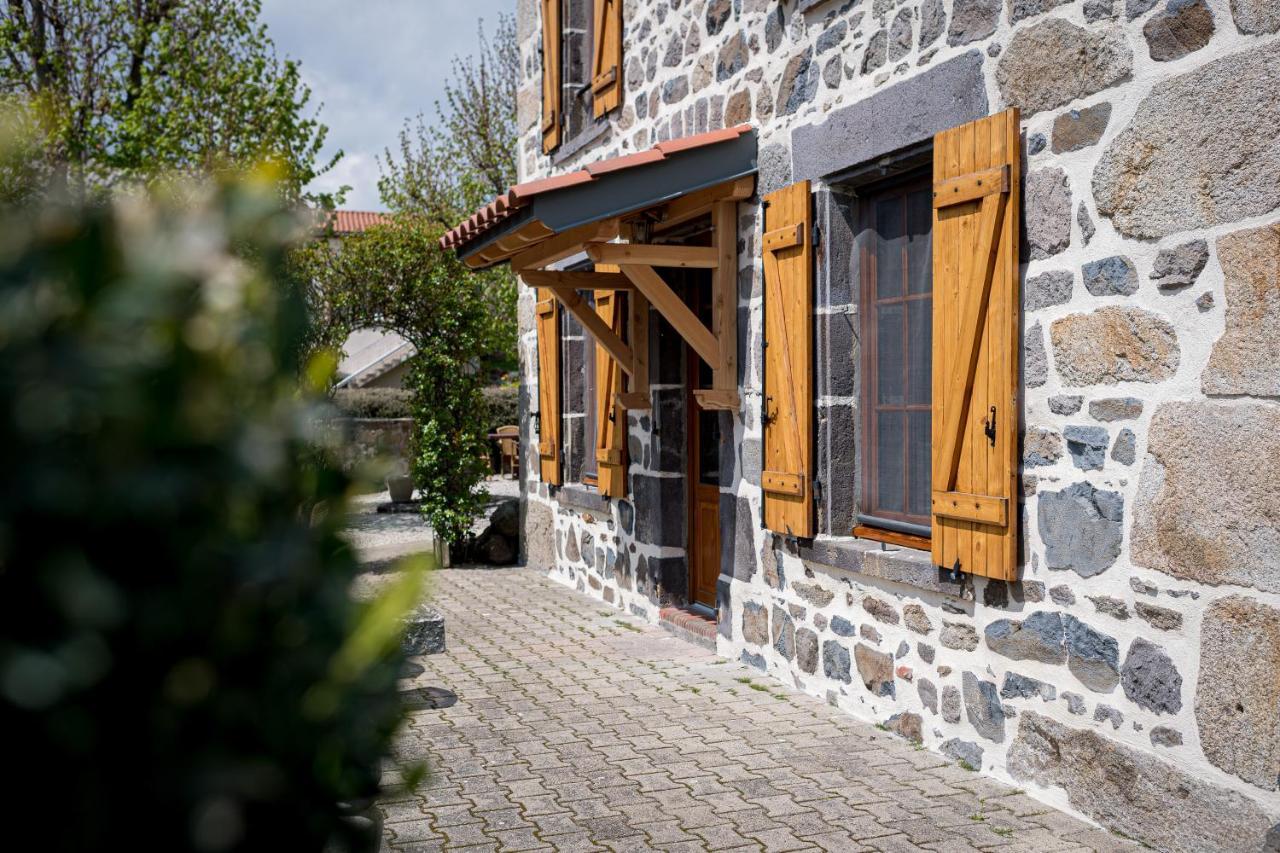 Maison D'Hote La Grange Aux Ayres Olloix Exterior photo